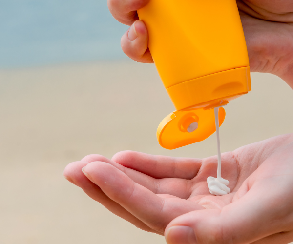 Que se pone primero crema hidratante o protector solar: Guía rápida para tu piel